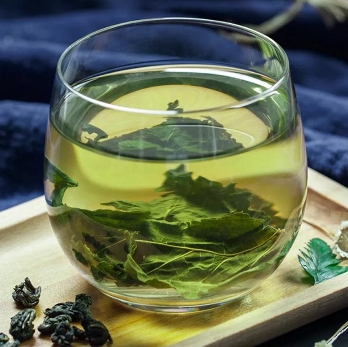 bevanda al tè alle foglie di gelso